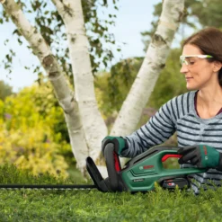 Bosch Power For All 18V 550mm UniversalHedgeCut 18-55 Cordless Hedge Trimmer 9 Bosch Power For All 18V 550mm UniversalHedgeCut 18-55 Cordless Hedge Trimmer -Deals Good Garden Tool Store bosch power for all 18v 550mm universalhedgecut 18 55 cordless hedge trimmer4059952558776 04i bq