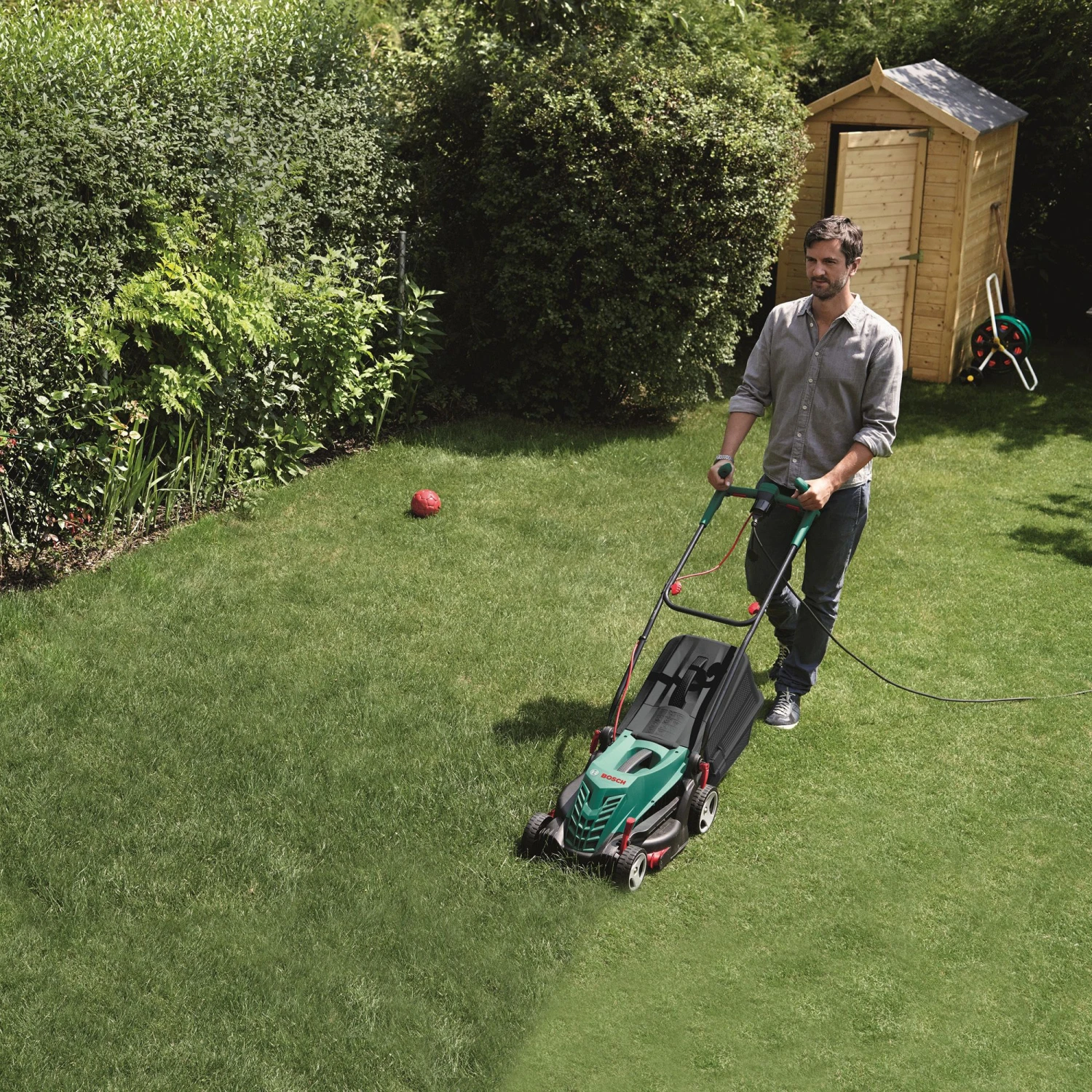 Bosch Rotak 370 ER Corded Rotary Lawnmower 6 Bosch Rotak 370 ER Corded Rotary Lawnmower - Image 6