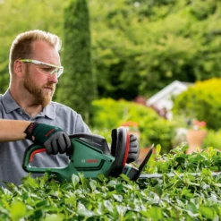 Bosch UniversalHedgeCut 60 480W 116cm Corded Hedge Trimmer 13 Bosch UniversalHedgeCut 60 480W 116cm Corded Hedge Trimmer -Deals Good Garden Tool Store bosch universalhedgecut 60 480w 116cm corded hedge trimmer4059952614717 06i bq