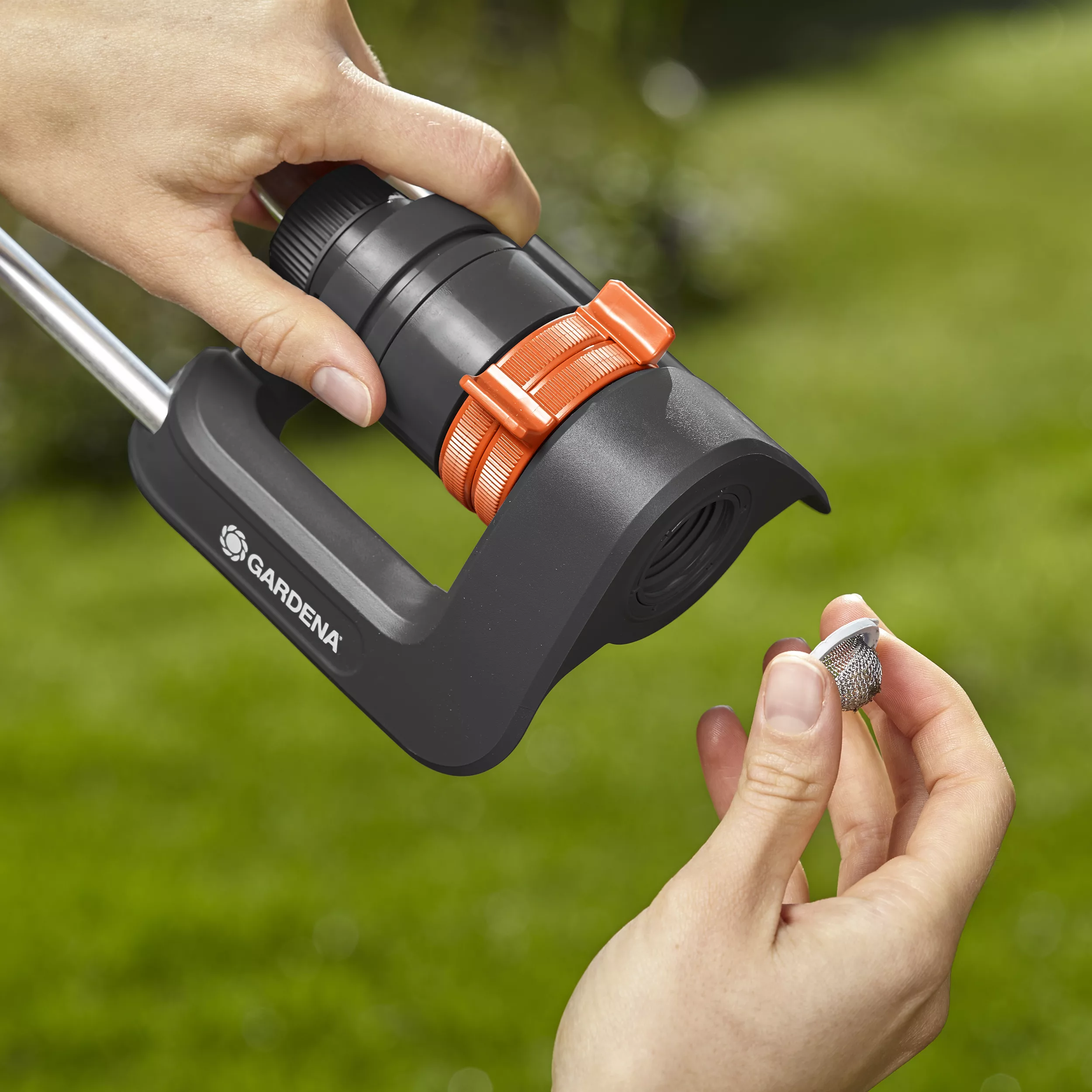 Gardena Aquaroll Oscillating Sprinkler 4 Gardena Aquaroll Oscillating Sprinkler - Image 4