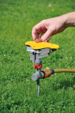 Hozelock Pulsating Pulse Sprinkler -Deals Good Garden Tool Store hozelock pulsating pulse sprinkler5010646057677 01i