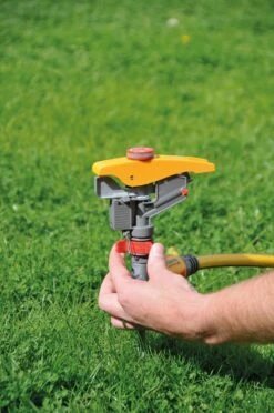 Hozelock Pulsating Pulse Sprinkler -Deals Good Garden Tool Store hozelock pulsating pulse sprinkler5010646057677 03bq