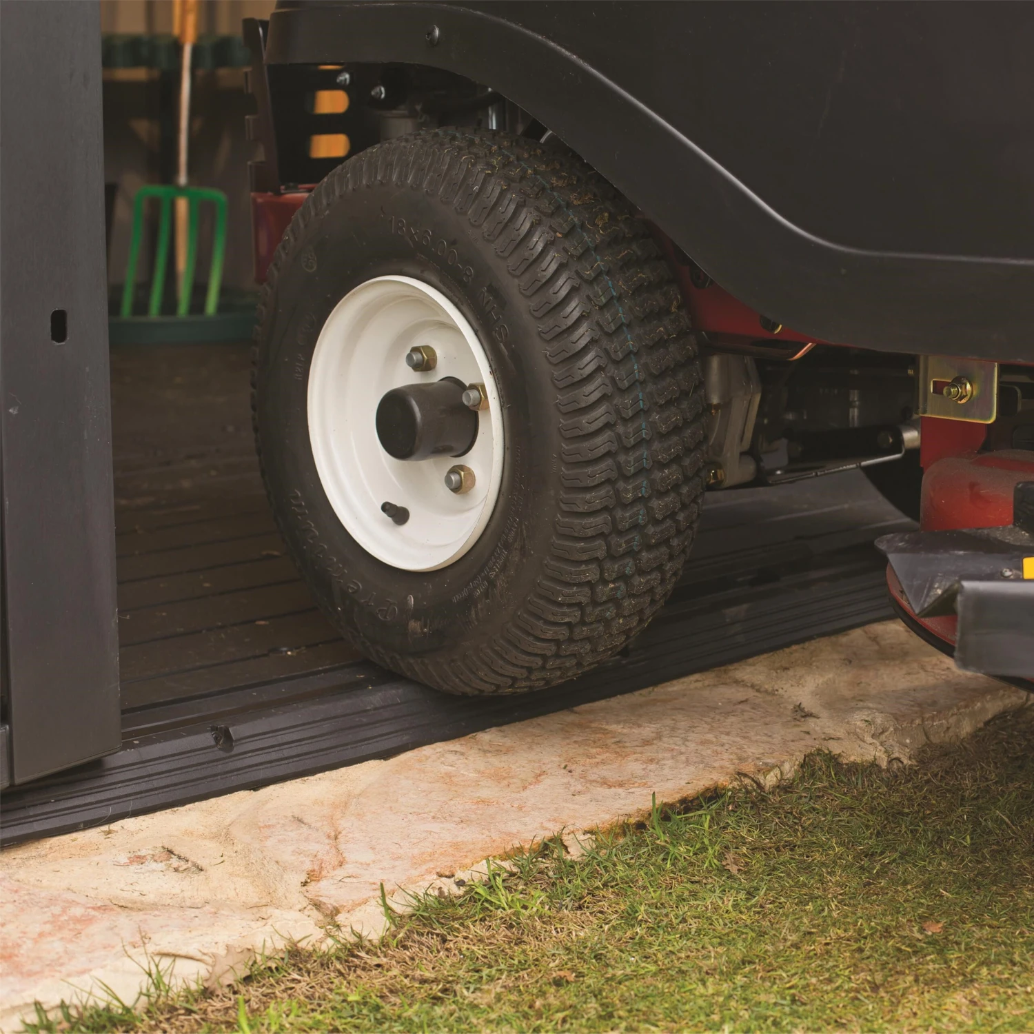 Keter Newton 7.5x7 Apex Tongue & Groove Composite Shed With Floor 7 Keter Newton 7.5x7 Apex Tongue & Groove Composite Shed With Floor - Image 7