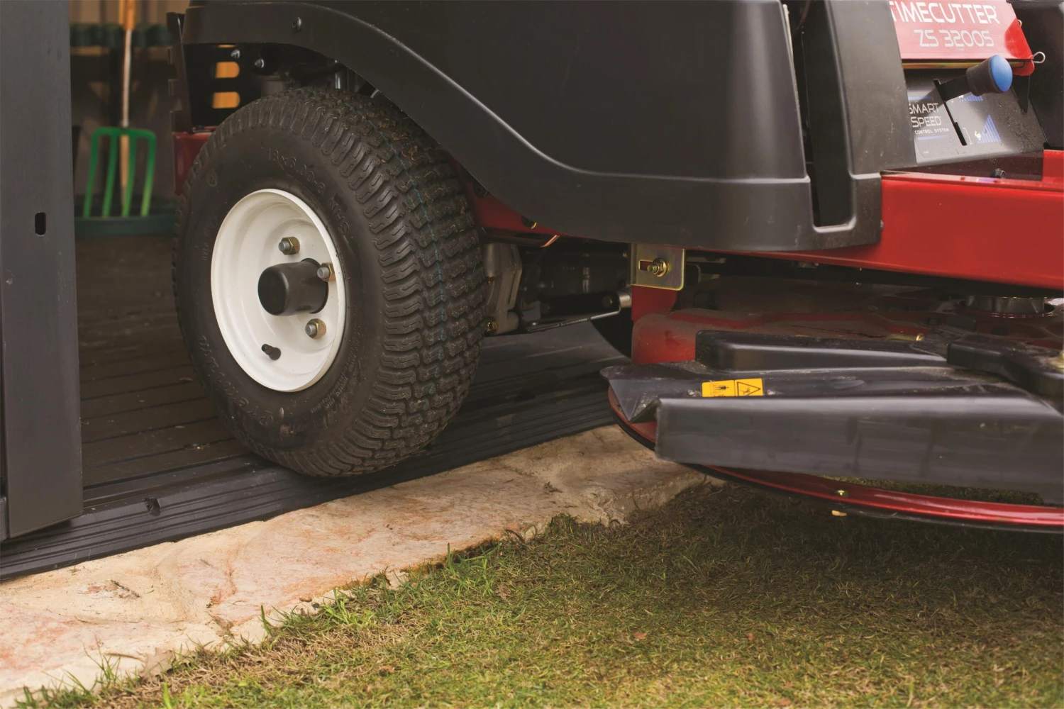 Keter Newton 7.5x7 Apex Tongue & Groove Composite Shed With Floor 11 Keter Newton 7.5x7 Apex Tongue & Groove Composite Shed With Floor - Image 11