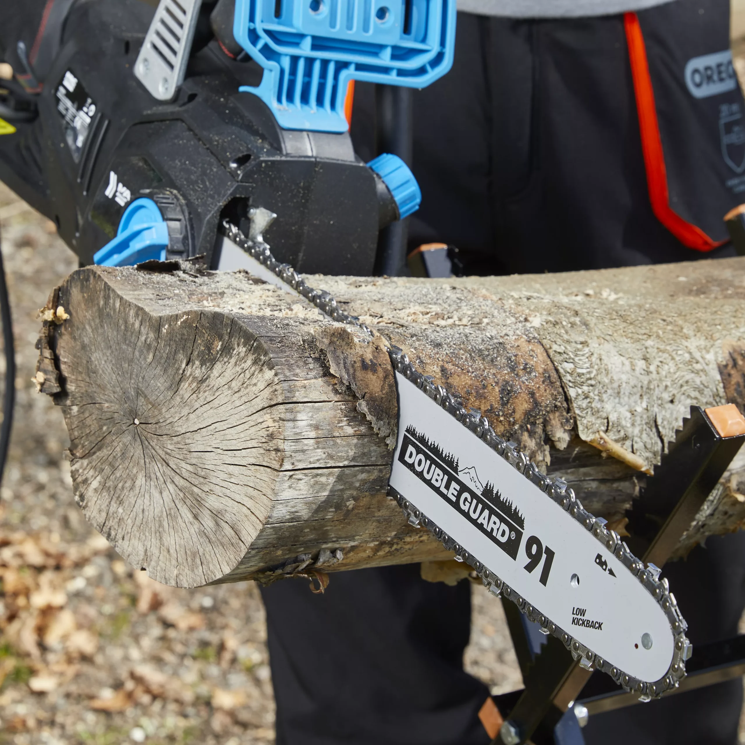 Mac Allister MCS2200 2200W 220-240V Corded 400mm Chainsaw - Image 5