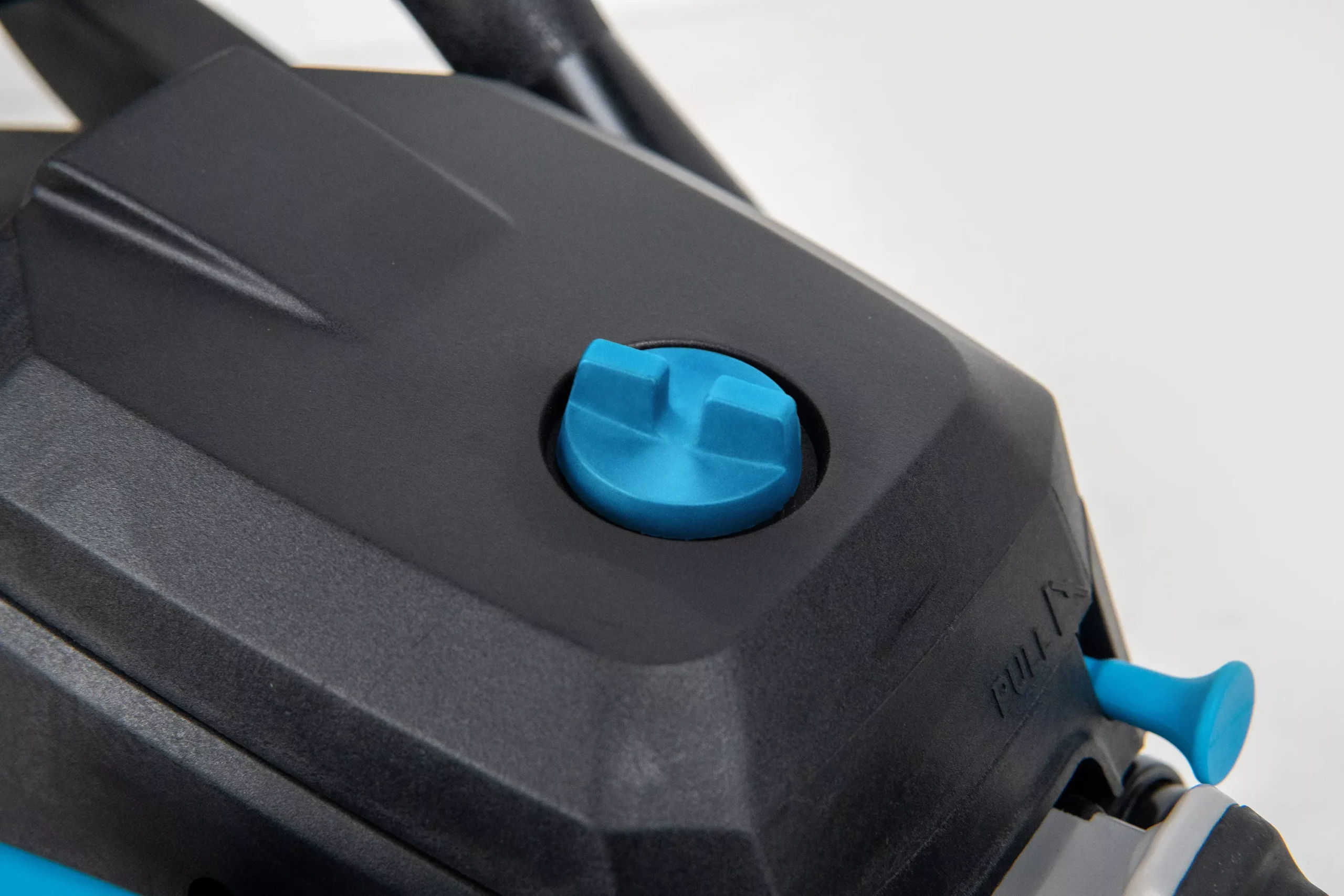 Mac Allister MCSWP40-2 400mm Petrol Chainsaw 7 Mac Allister MCSWP40-2 400mm Petrol Chainsaw - Image 7