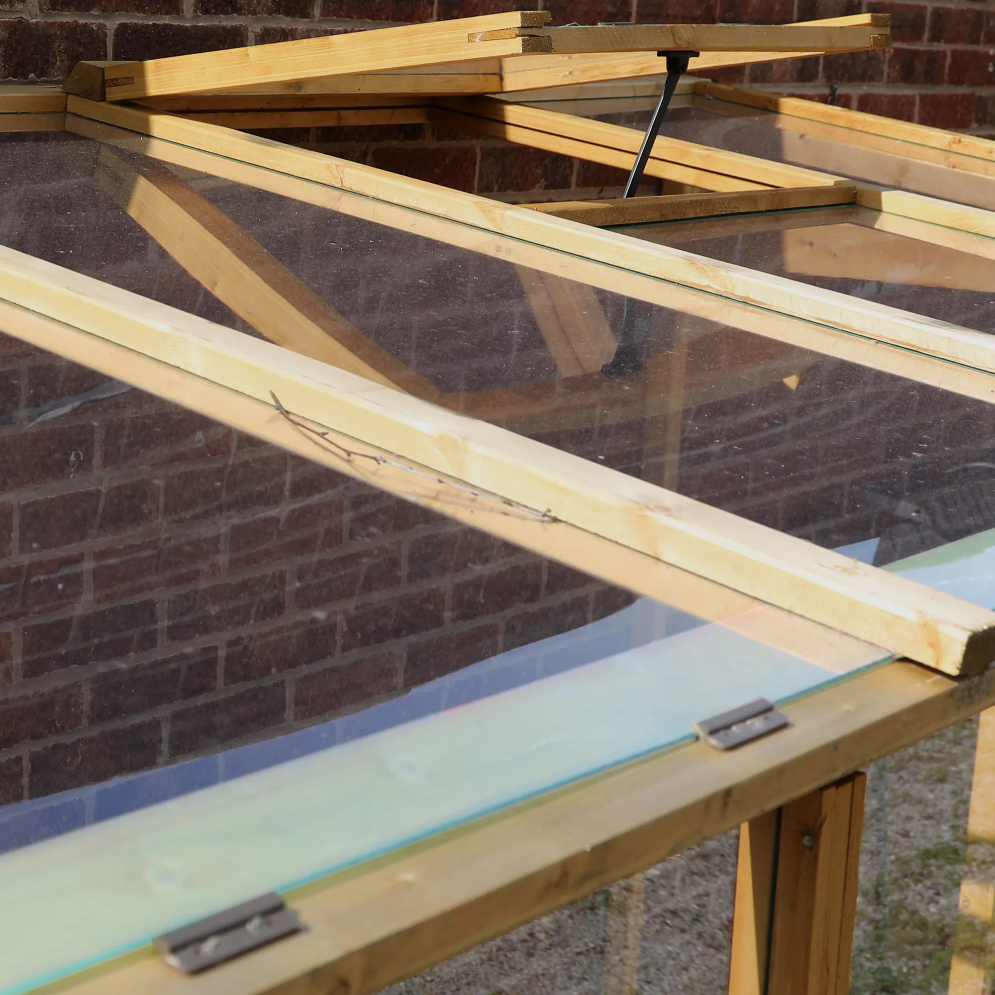 Mercia 8x4 Lean To Greenhouse With Adjustable Vent 6 Mercia 8x4 Lean To Greenhouse With Adjustable Vent - Image 6