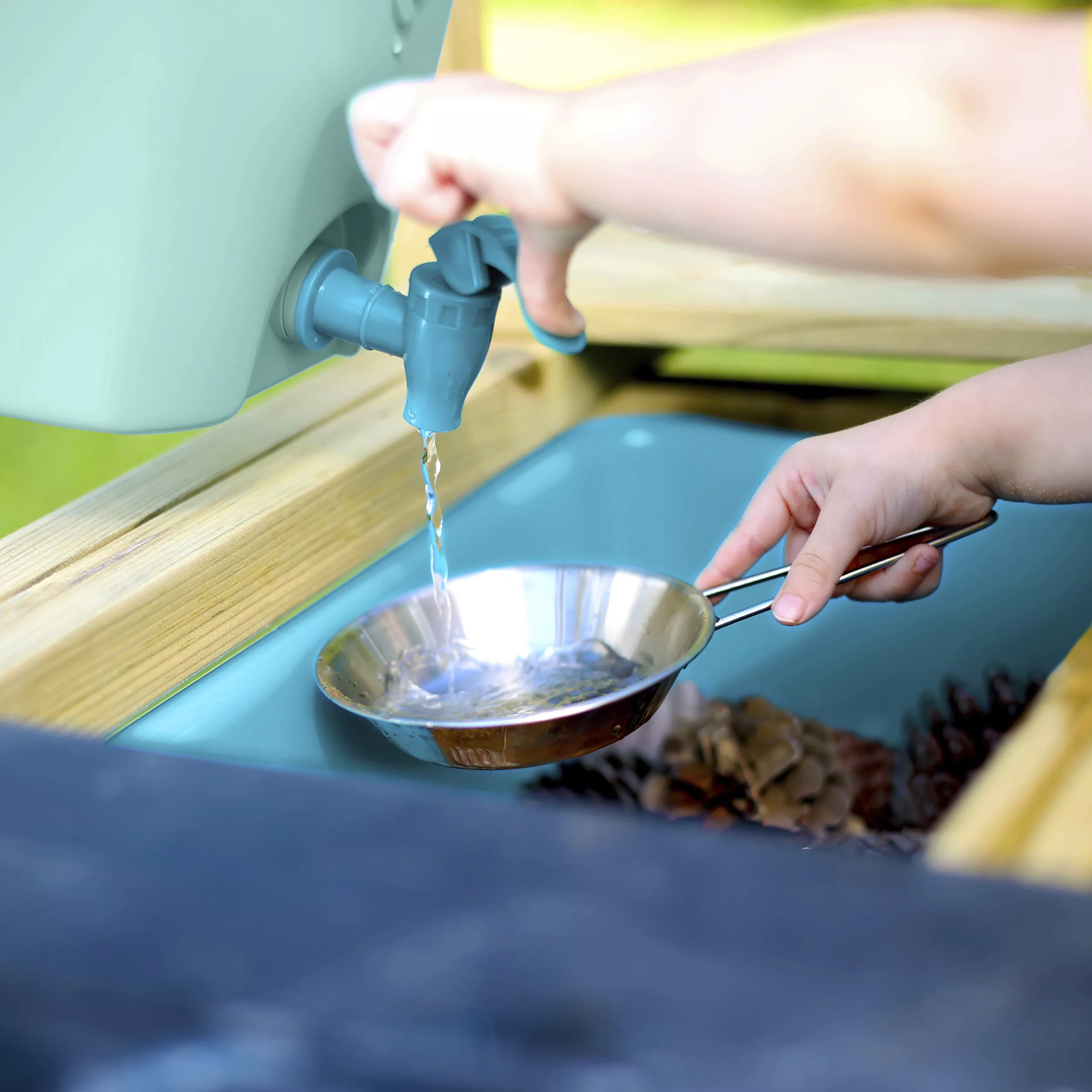 TP Toys Deluxe Wooden Play Kitchen 5 TP Toys Deluxe Wooden Play Kitchen - Image 5